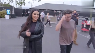 کیم کارداشیان به اتاق فرار ترسناک می رود