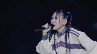 اجرای زنده آهنگ آیدل اوشی نو کو (idol) از یوآسوبی YOASOBI