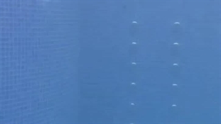 ماساژور ایستاده نقیب استخر