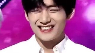 خنده های گوگولی تهیونگ تهیونگ لاورا اب قند دم دستتون باشه