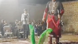 زره پوشی قتلق در تعزیه شاهچراغ (ع) توسط سجاد هادی گل