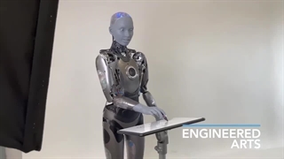 نقاشی کشیدن « آمکا » پیشرفته ترین ربات انسان نمای دنیا