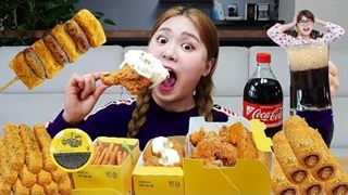 اسمرفود هیو ( هایو ) : چالش خوردن جوجه سرخ شده ، توپ پنیری ، استیک پنیری ، کورن داگ ( موکبانگ ) - موج کره ای