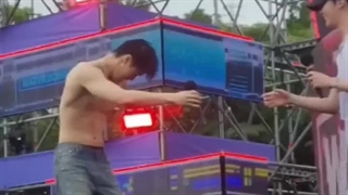 وقتی مون بین لباس سانها رو پاره کرده بود :)) آسترو / مون بین و سانها