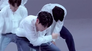 ⋆ فن کم سونگ هانبین " Sung Hanbin " عضو گروه زیروبیس‌وان " ZeroBaseOne " در اجرای in bloom در Studio Choom