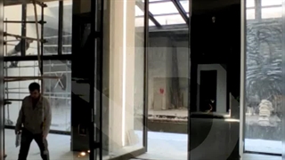 اجرای درب پیوت با ارتفاع بیش از 3 متر در خانه ویلایی اقدسیه [لوکس‌ترین درب]