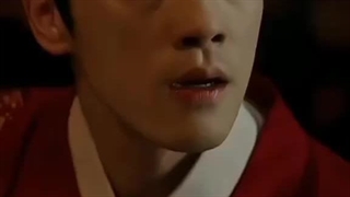 بدون اینکه بشنوه ملکه‌اش کجاست ، دوید سمتش :)))