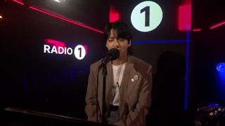 اجرای جانگکوک با کاور آهنگ Let There Be Love  در Live Lounge