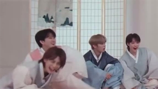 جوری که هیون هر لحظه لیکس رو به یه چیزی تشبیه میکنه:))))