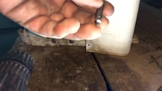 چگونه پیچ زنگ زده را باز کنیم ؟زیرنویس فارسی چسبیده