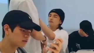 تفاوت هیونجین و هان موج میزنه:)⊙▽⊙