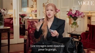 ووگ فرانسه | با رزی بلک پینک | در کیف من چیست