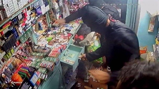 فیلم سرقت سارقان مسلح از یک دکه در چهاردانگه