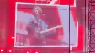 همه اونایی که گیتار زدن هان رو بصورت زنده شنیدن میکشم ....