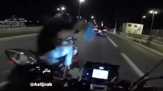 سرقت+موبایل/عجیب ترین موبایل قاپی تاریخ ؛سرقت از روی موتورسیکلت در حال حرکت در اتوبان