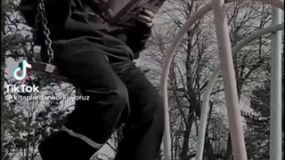 کتاب خوندن و نشستن رو تاب:))))