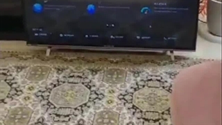 نی نی کوچولو پسرم ابوالفضل در حال تماشای کارتون تلویزیون تو خونه مادر بزرگ پدر بزرگش