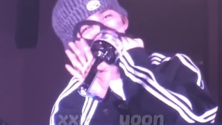 اسکوپس دلش طاقت نیورده و با اون پاش پاشده رفته ژاپن تا پسراشو تشویق کنه ^^