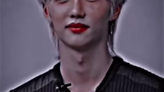 این بچ همیشه با صداش یه کاری میکنه که مجبور بشم برم جارو بیارم پرامو از رو زمین جمع کنم هعی