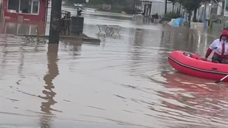 قایقرانی مردم در خیابان‌های آستارا!