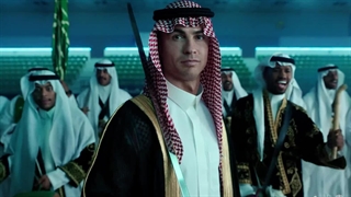 کریستیانو رونالدو با لباس عربی و شمشیر در ویدیوی روز ملی عربستان النصر