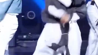 صحنه ای از کنسرت لالالالا با یونگ بوک(ToT)