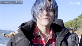 پشت صحنه‌ی عکسبرداری تهیونگ برای نسخه فوریه مجله‌ی Harper's Bazaar با زیرنویس چسبیده فارسی