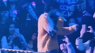 اجرا آهنگ love so fine با اونوو در فن کنسرت