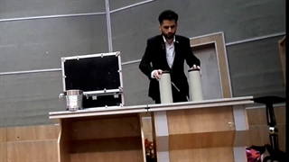 شعبده بازی در جشن مدرسه