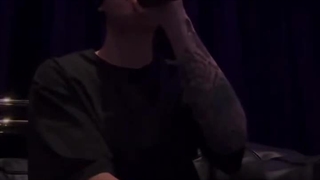 کاور اهنگ sanding next to you