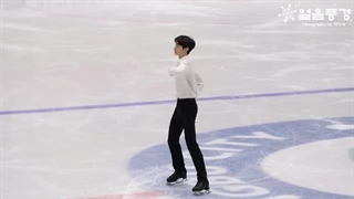 زمستون و شب یلدا و کریسمس همشون به برفو یخه شه دیگه از پرنس یخی نزارم از کی بزارم؟!