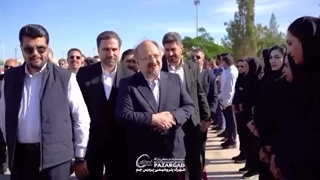 حضور دکتر شریعتمداری مدیرعامل محترم هلدینگ خلیج فارس در کنار کارکنان شهرک پتروشیمی پردیس جم منافذ باز پوست