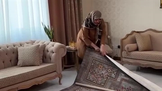 فرش ابریشم ماشینی درخت شکوفه در منزل گرم و پرمهر مادر