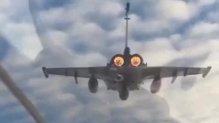 شیرجه ماهرانه جنگنده فرانسوی