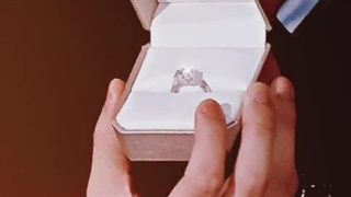 انگشتره قشنگ بودااااا:خنده: اما هیسونگ قشنگ تر♡♡♡