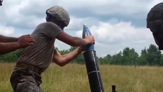 اشتباهات خطرناک یا بدشانسی در شلیک خمپاره؛ ویدئویی از تمرینات نظامی