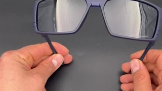 ویدئوی معرفی عینک آفتابی مردانه اوکلی - پلاریزه و یو وی 400