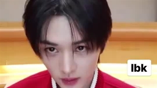 &: امسال موهات رو رنگ می‌کنی ؟ لینو: ممکنه، مجبور باشم رنگ‌ می‌کنم چه رنگی باید بکنم؟ &:زرد لی: زرد اوکی