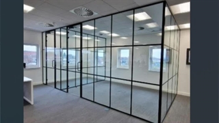 اجرا و نصب پارتیشن شیشه ای چوباسیستم