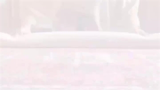 فرش ابریشم ماشینی 1200 شانه درخت زندگی طوسی روشن در چیدمان داخلی منزل