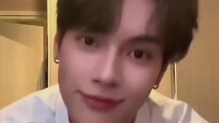 چال رو گونه هاش انقدری قشنگه که میتونم بشینم چند ساعت براش عرر بزنم--:)