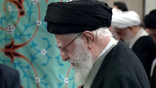 اقامه نماز مغرب رهبر معظم انقلاب در دیدار با مسئولان نظام ۱۴۰۳/۱۲/۱۸