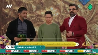 اهدای حمایل خادمی حضرت عباس(ع) به علیرضا دبیر در برنامه قرآنی محفل