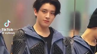 جیک گوگولیی خجالت کشید نمی دونست باید چیکار کنه