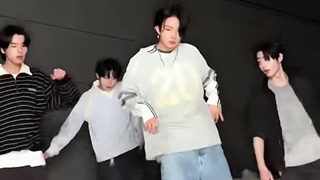 بدون اینکه اسمشو مستقیم بگید ...بگید بهم بایستون کیه ؟! ... هم انهایپن هم از گروه دیگه من سعی می کنم حدس بزنمم